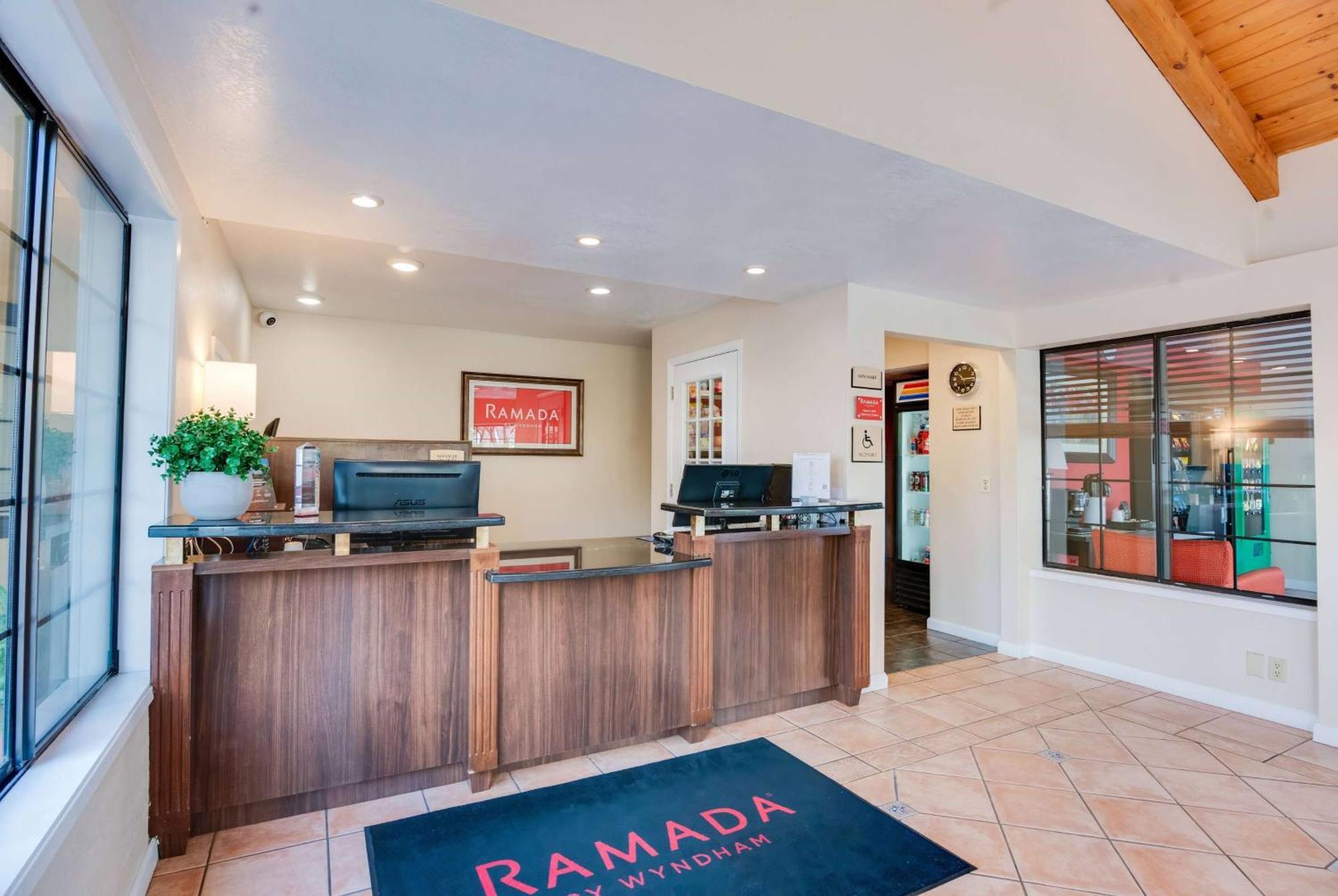 Ramada By Wyndham Mountain View Hotel Exterior photo