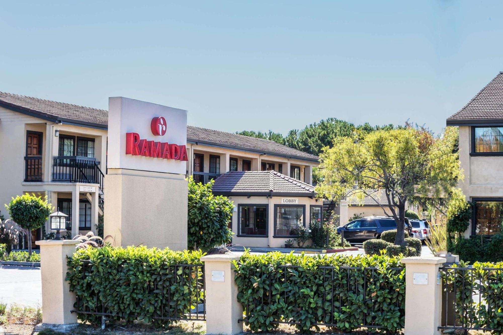 Ramada By Wyndham Mountain View Hotel Exterior photo