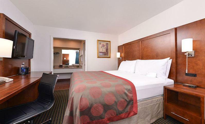 Ramada By Wyndham Mountain View Hotel Exterior photo